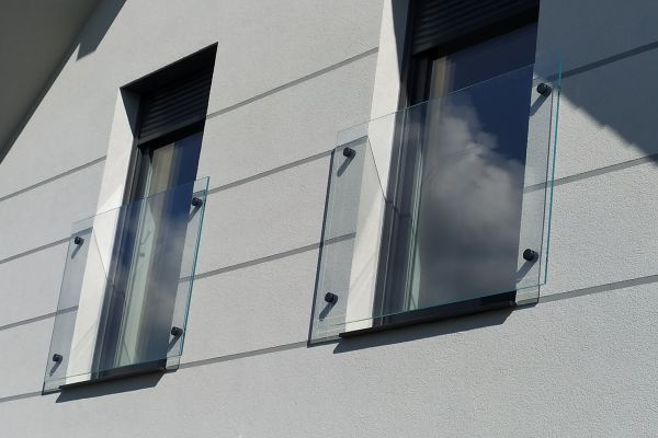 portfenetry-balkonowe-szklane-mocowane-za-pomocą-uchwytów-punktowych-wrocław5DB4BC87-23FD-2A4B-C6AA-7B506B440C58.jpg