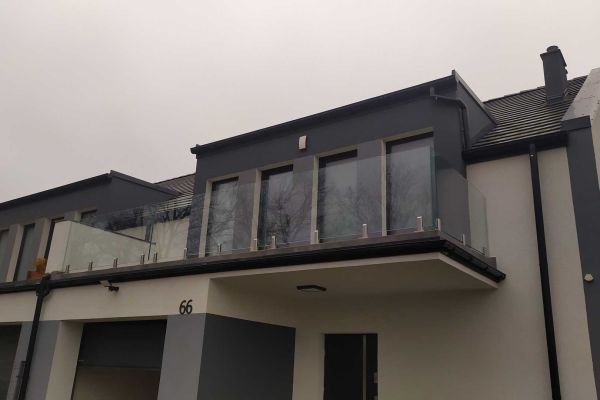 zabudowa-szklana-balkonu-balustradą-ze-szkła-hartowanego-laminowanego-przezroczystego-szczecinCF8115E8-13CE-D550-CC59-1464174BAB19.jpg