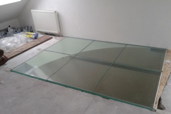 szklana_podloga_na_podkonstrukcji_ze_stali_nierdzewnej_szlifowanej_wroclawBFF1FB3B-048E-B0A8-16A3-0A4A1AB04597.jpg